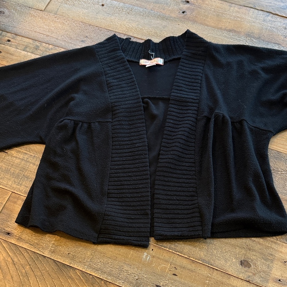 Lux Women's Black Open-Front Cropped Cardigan